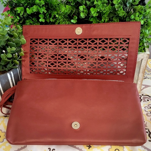 White house black market new with tags woman’s clutch. Includes dust bag. Purse, - Picture 3 of 6